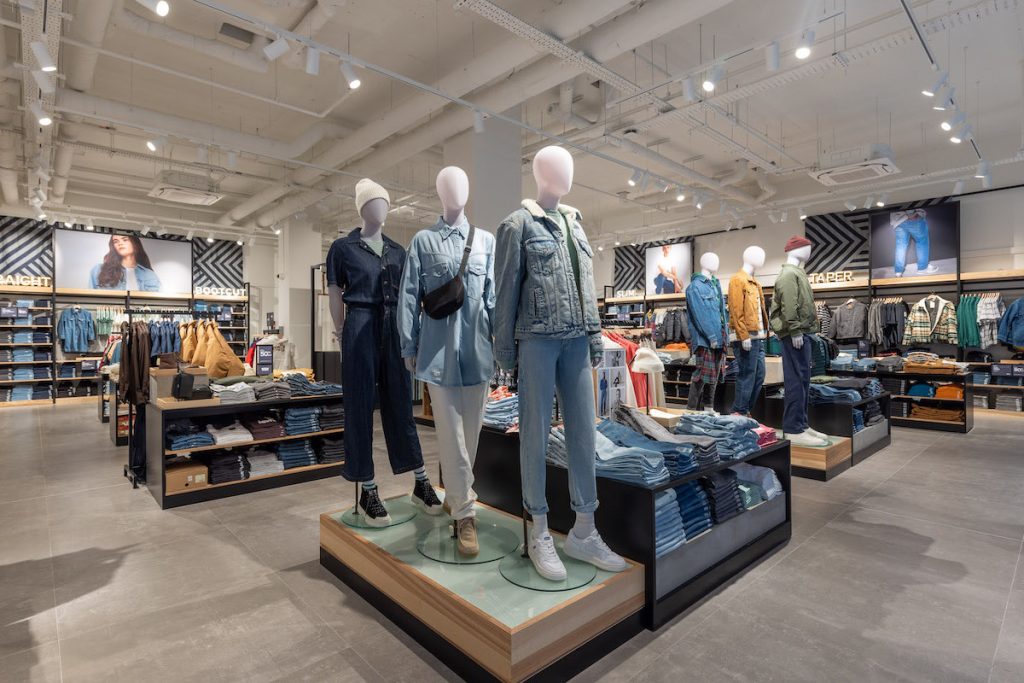 Enduring Store Unlocking Value and Style: The Enduring Appeal of Outlet Stores ...